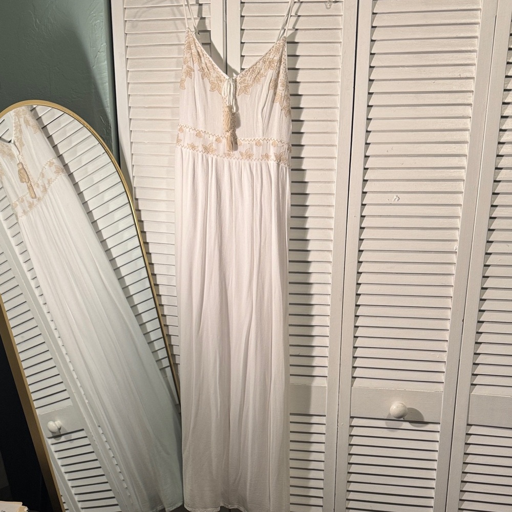 Elegant White Maxi Dress